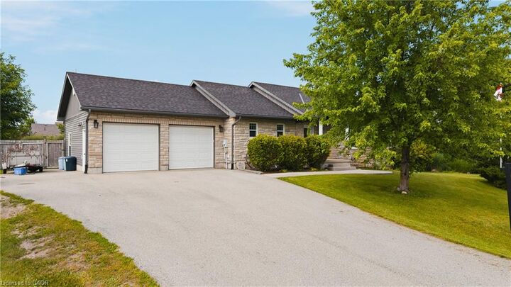 Property Photo: 14 Regency Drive ON N0G 1M0