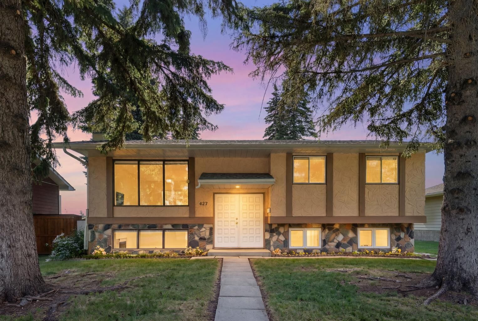 Property Photo: 427 Queensland Road SE AB T2J 3S5
