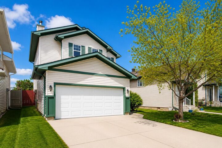 Property Photo:  179 Erin Park Drive SE  AB T3B 3L5 
