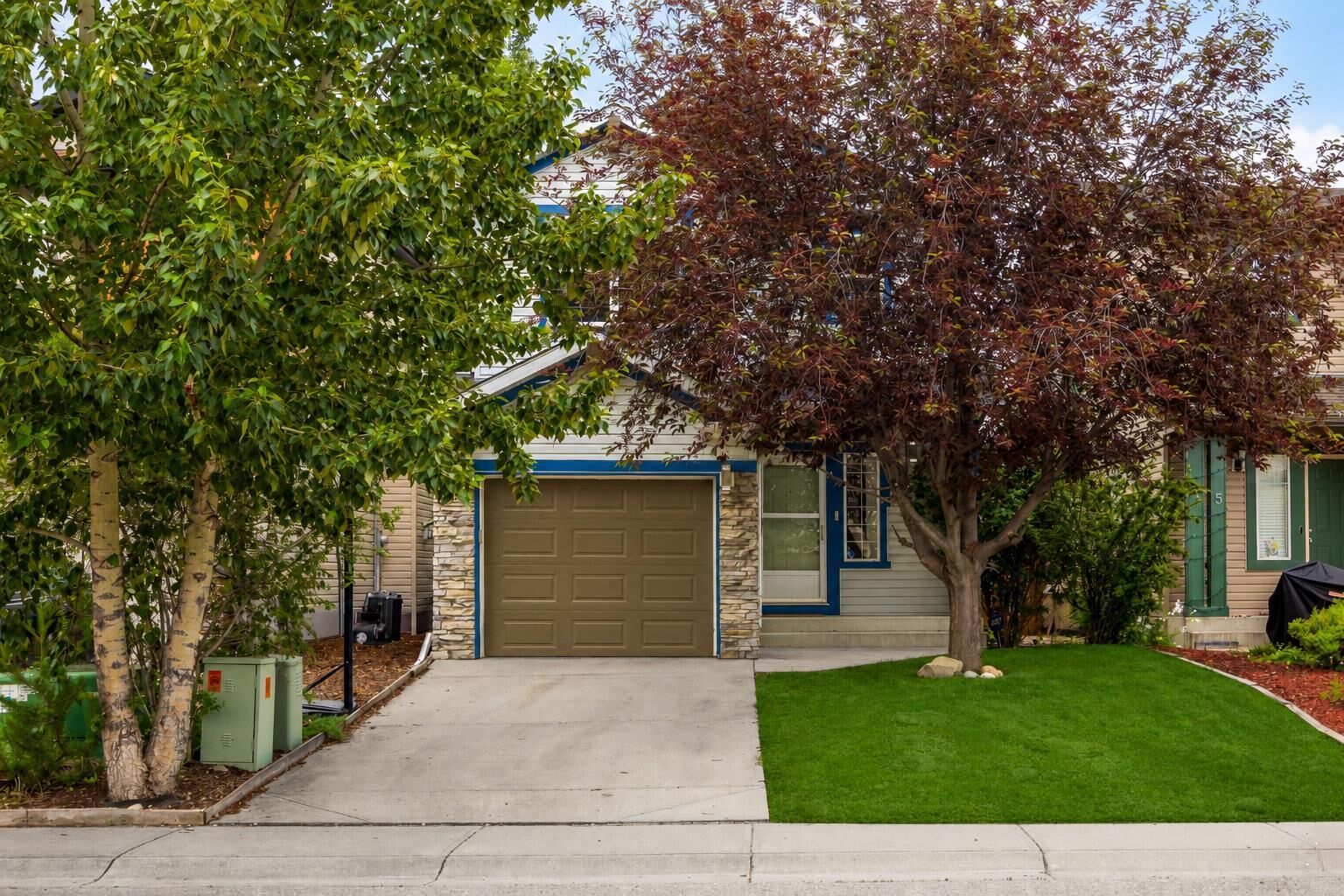 Property Photo:  19 Tuscany Ridge Heights NW  AB T3L 2K6 