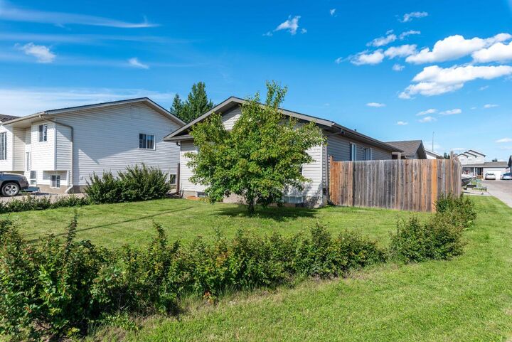 Property Photo:  1501 49 Avenue  SK S9V 2E7 