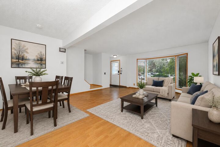 78 Queen Anne Close SE — photo 1
