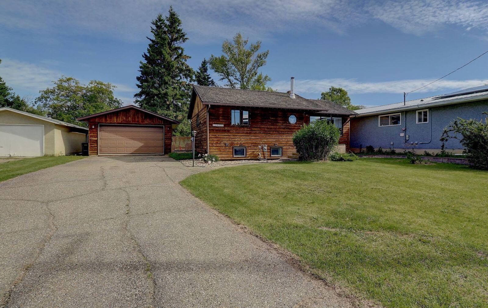 Property Photo:  10904 108 Avenue  AB T0H 1L0 