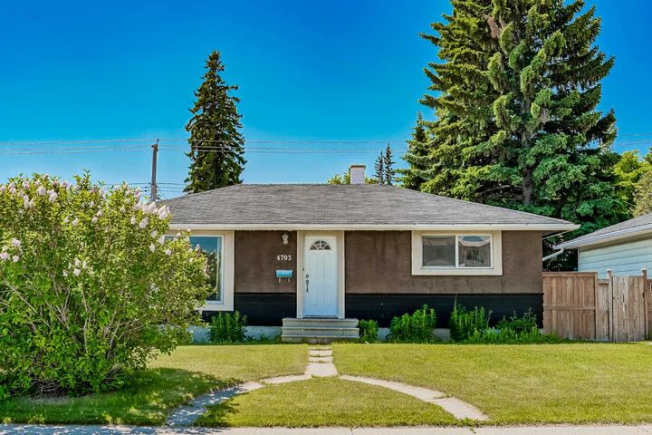 Property Photo:  4703 Waverley Drive SW  AB T3C 2P5 