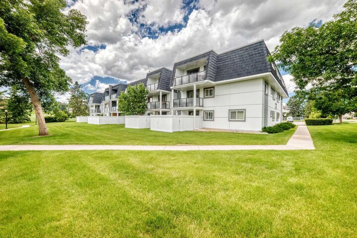 Property Photo:  3115 51 Street SW 2303  AB T3E 6P4 