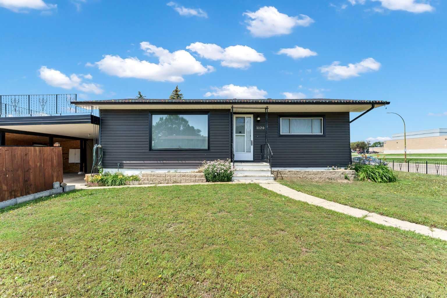 Property Photo:  1120 1 Avenue NE  AB T1A 5Z6 