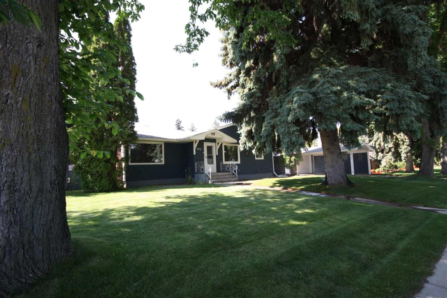 Property Photo: 507 2 Avenue W AB T1R 0A9