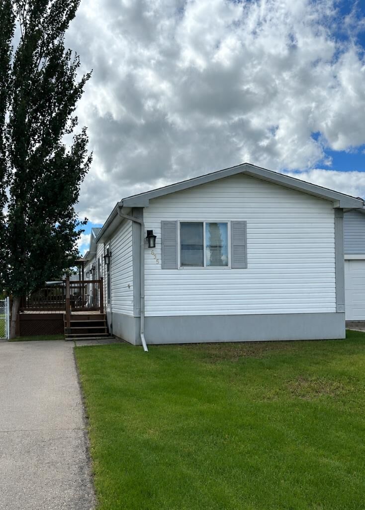 Property Photo: 625 Carley Close AB T8W 5K5