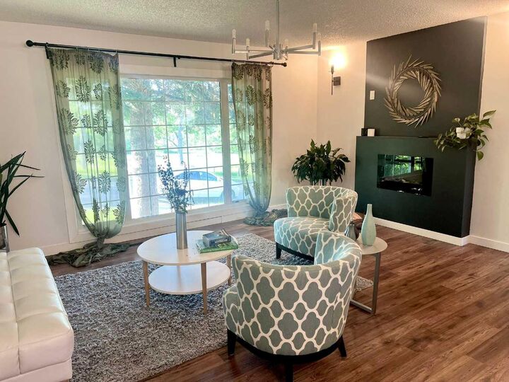 Property Photo:  460 Parkridge Crescent SE  AB T2J 5A9 