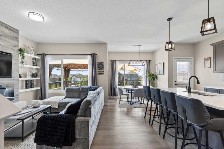 Property Photo:  210 Knight Avenue  AB T0M 0S0 