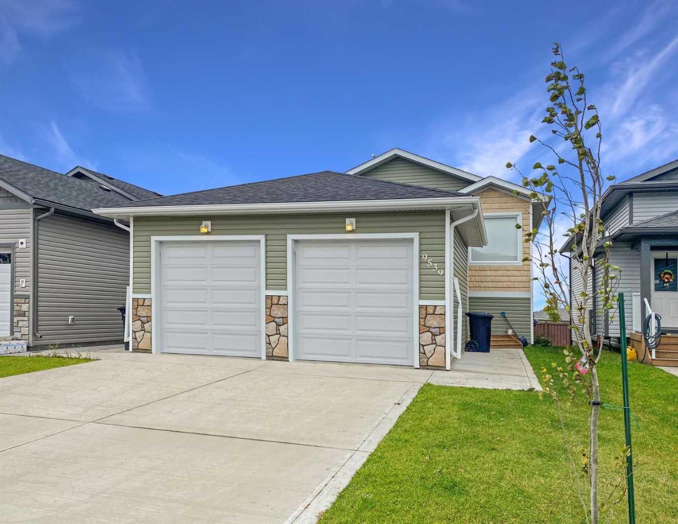 Property Photo: 9519 113 Avenue A AB T8X 0T2