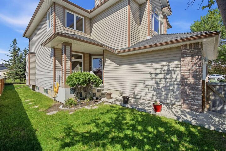 Property Photo:  79 Citadel Crest Heath NW  AB T3G 4W4 