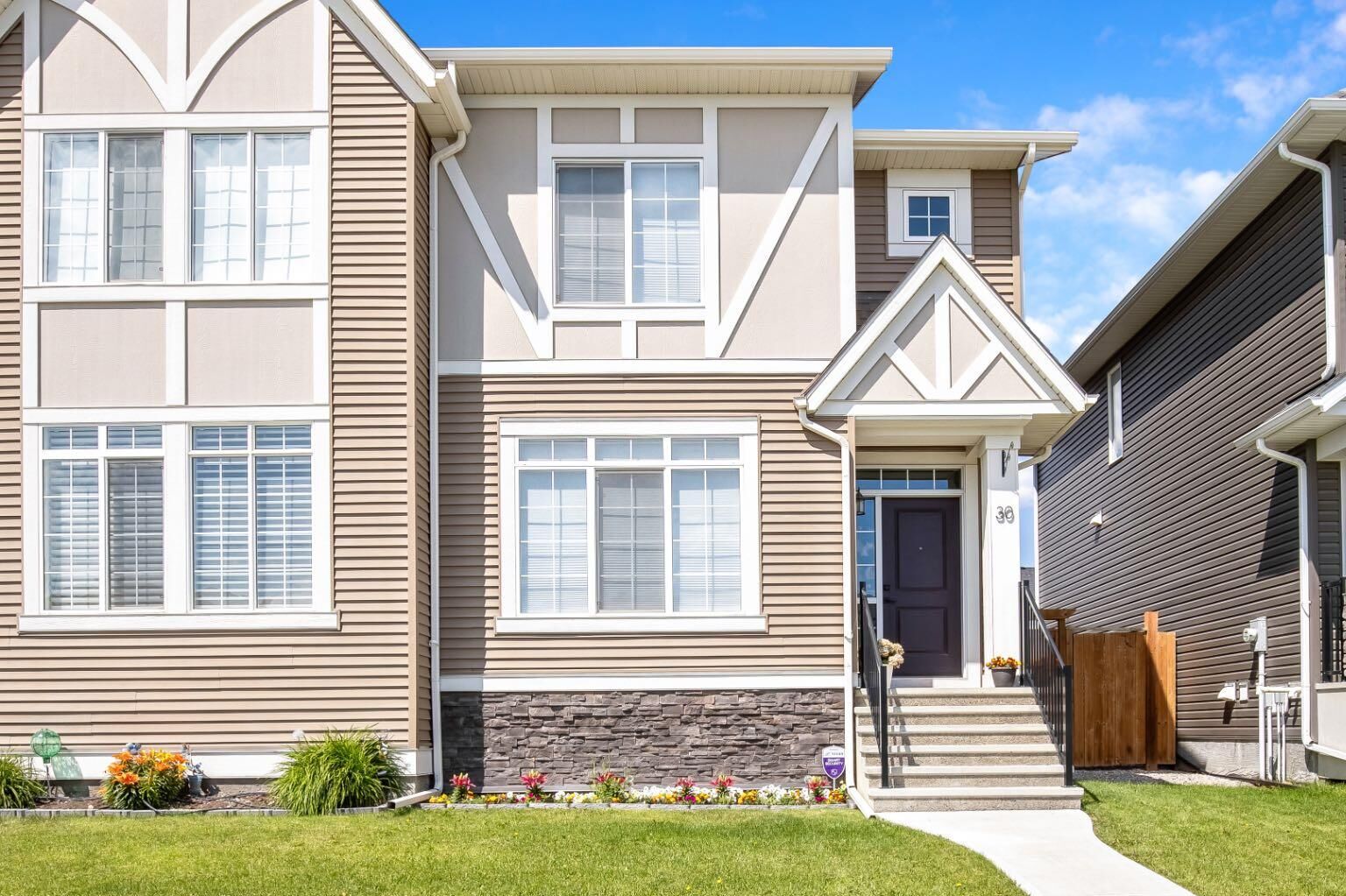 Property Photo: 30 Wolf Crescent AB T1S 5V2