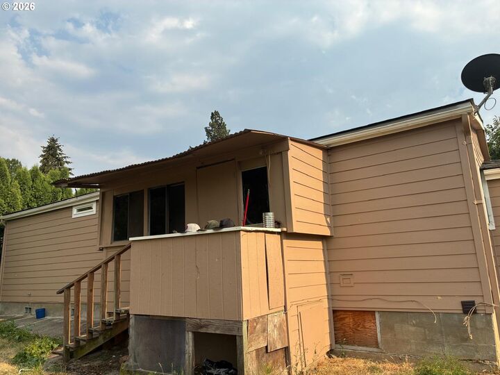 Property Photo: 799 Hardcastle Ave OR 97071