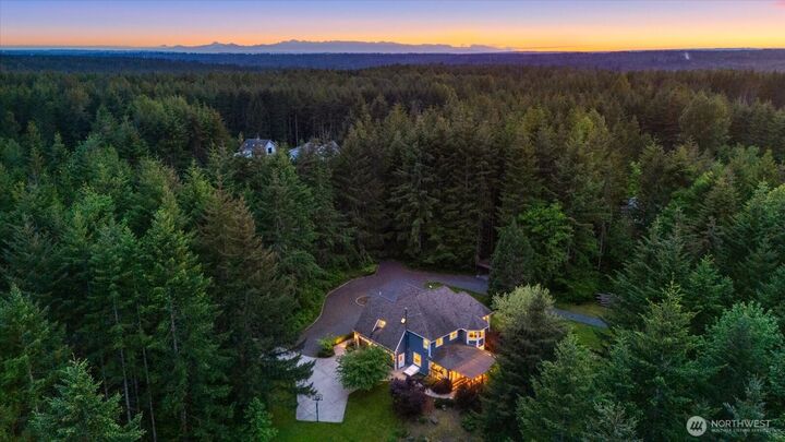 Property Photo:  18119  78th Street NE  WA 98252 