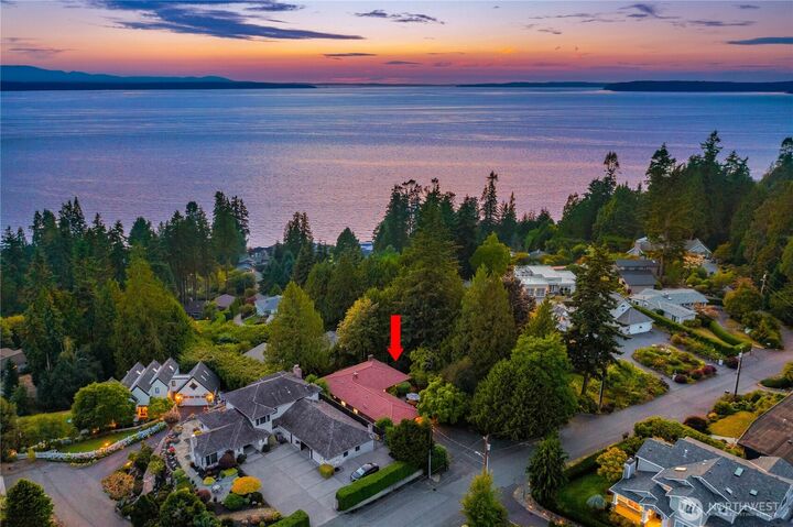 Property Photo:  18730  94th Avenue W  WA 98020 