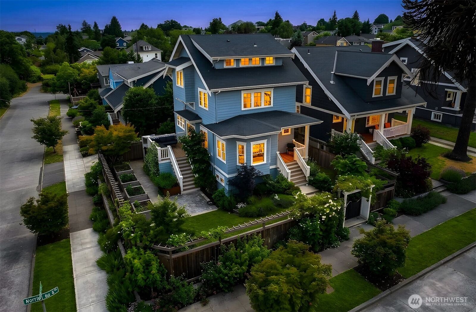 Property Photo:  2222  Warren Avenue N  WA 98109 