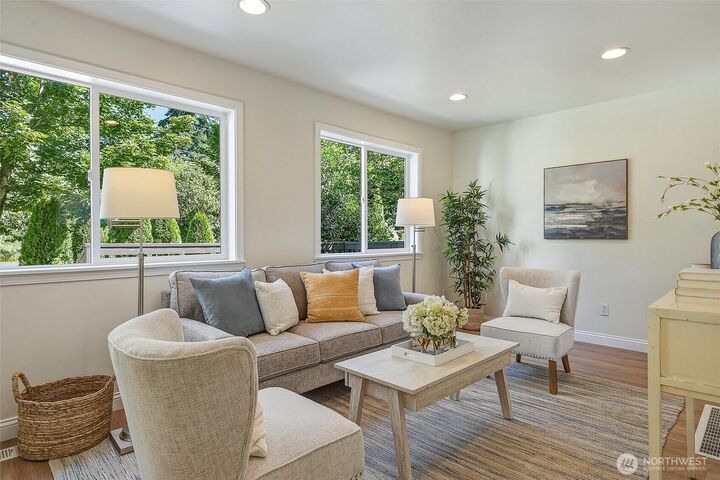 Property Photo: 1605 N 183rd Street 1 WA 98133