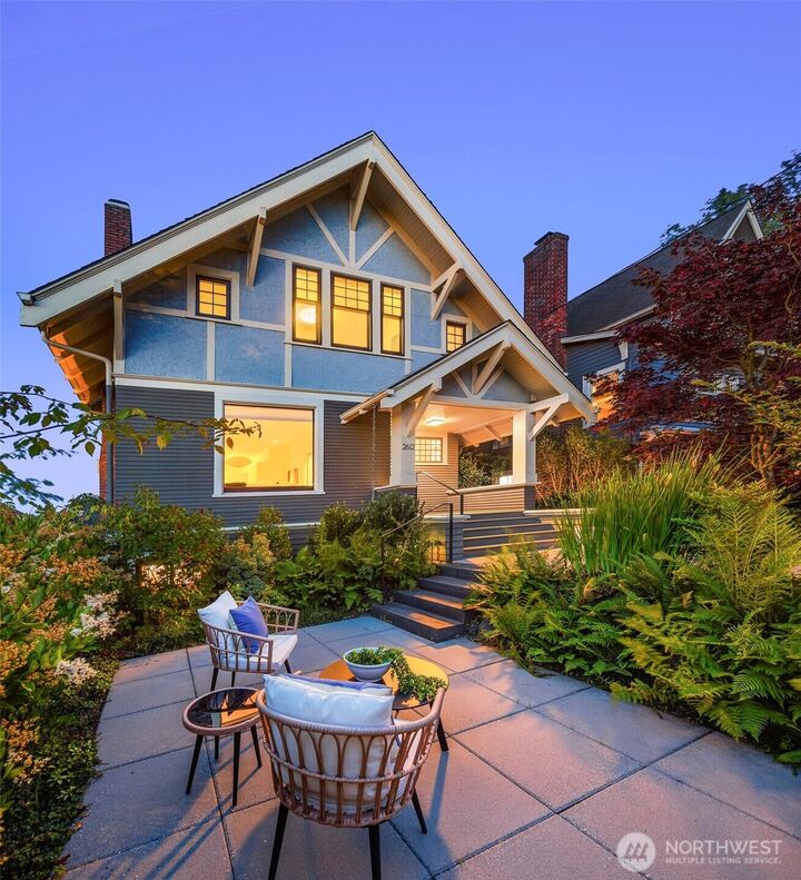 Property Photo: 2612 1st Avenue N WA 98109