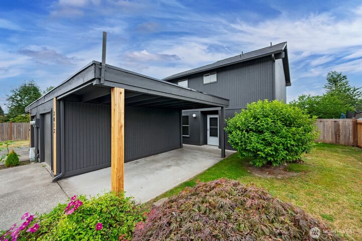 Property Photo:  3013  M Street NE  WA 98002 