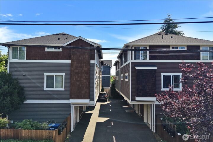 Property Photo:  4516  Dayton Avenue N  WA 98103 
