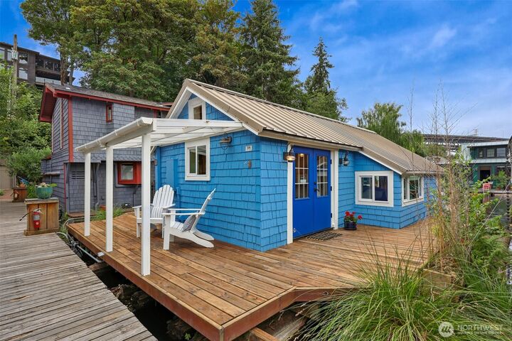 Property Photo:  3146  Portage Bay Place  E B  WA 98102 