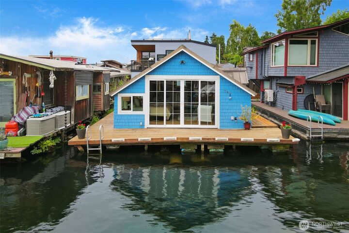 Property Photo: 3146 Portage Bay Place E B WA 98102
