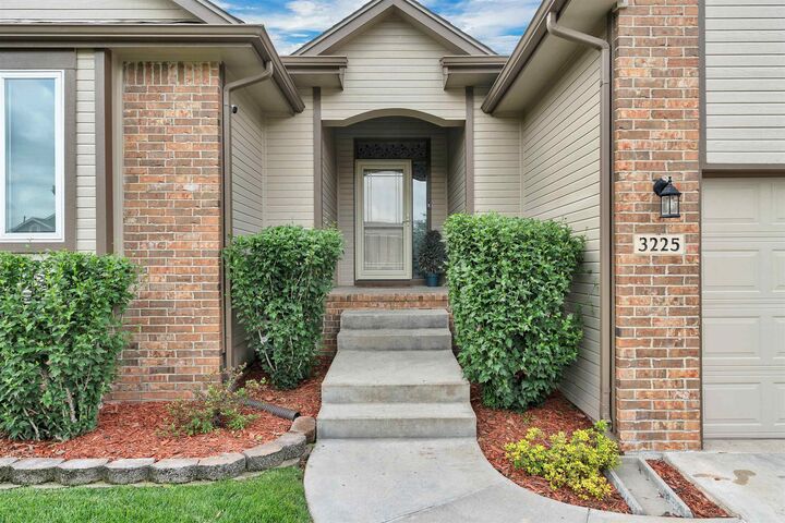 Photo de la propriété: 3225 S Bluelake Ct KS 67215-1022