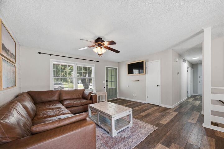 Photo de la propriété: 620 N Douglas St KS 67152-2931