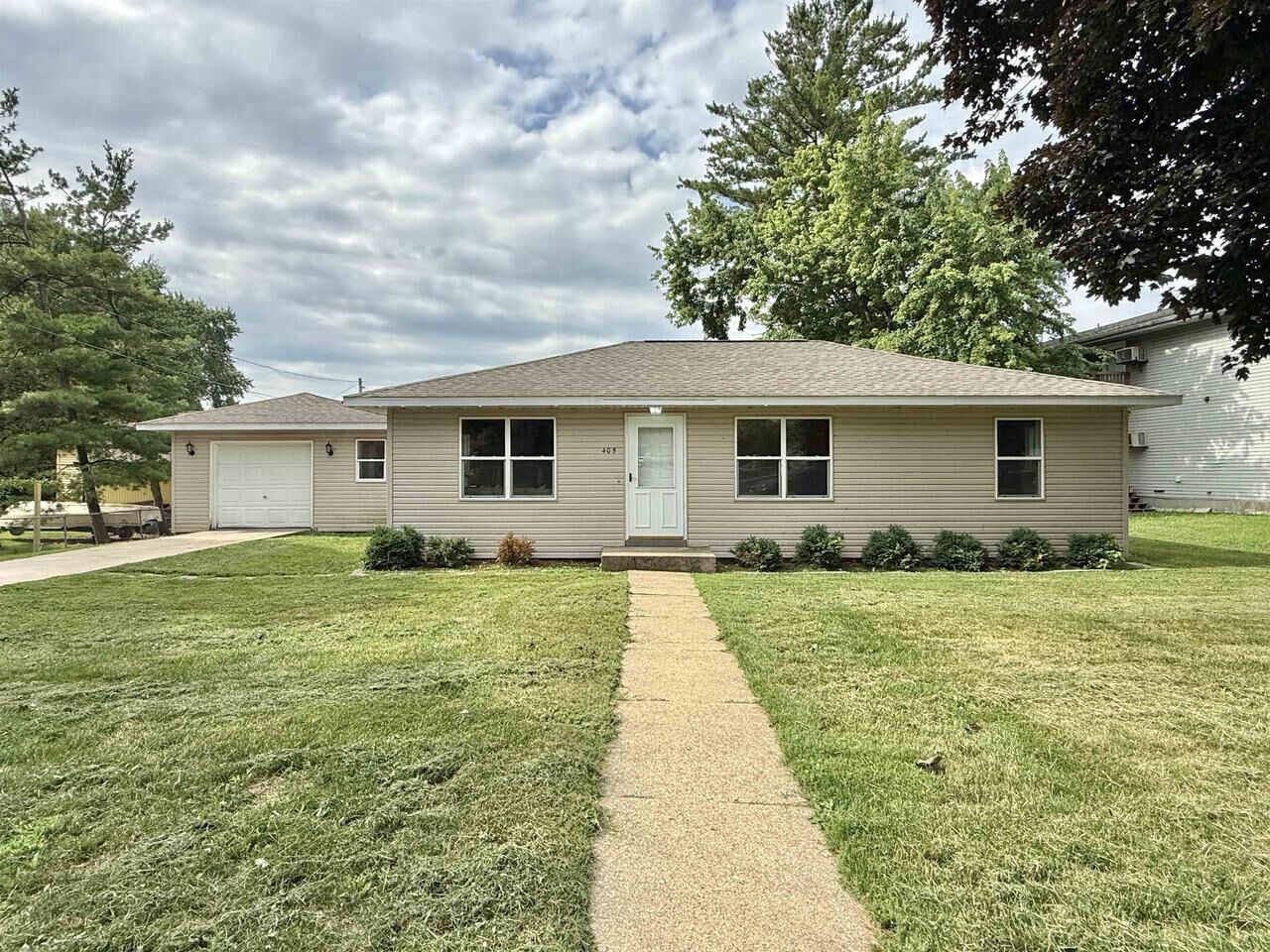 Property Photo: 405 E Madison Street WI 53523