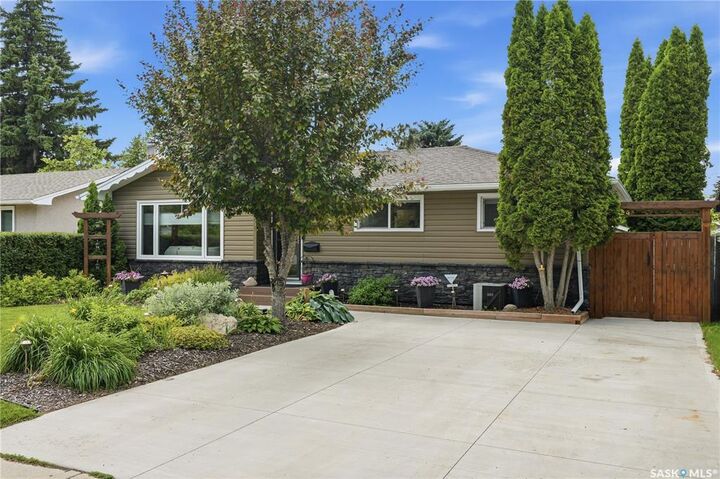 Property Photo:  88 Sparling Crescent  SK S7H 3H2 