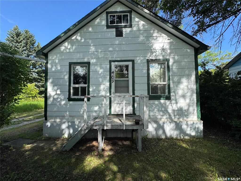 Property Photo: 409 Richmond Street SK S0G 5H0