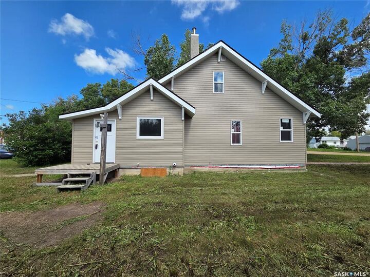 Property Photo:  304 1st Avenue  SK S0G 0V0 