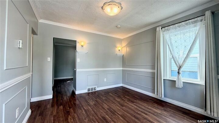 Property Photo:  320 M Avenue N  SK S7L 2S5 