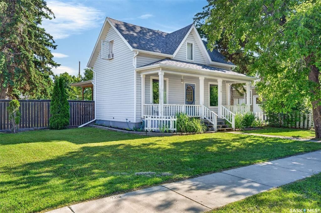 Property Photo:  116 Stovel Avenue W  SK S0E 1A0 