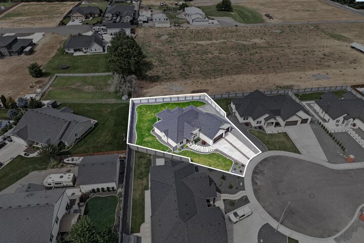 Property Photo: 7713 Allison Ct WA 99301