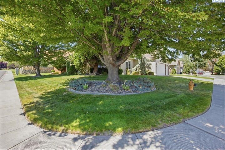 Property Photo: 2787 Leopold Ln WA 99352