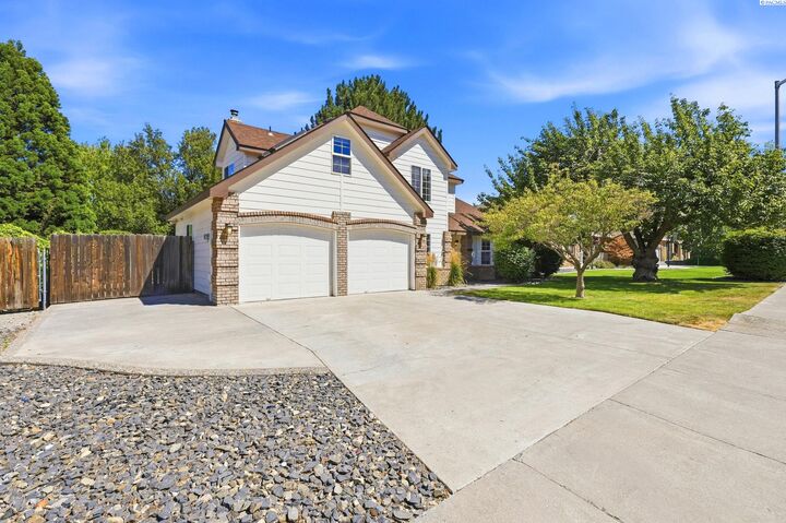 Property Photo: 2650 Eastwood Avenue WA 99352