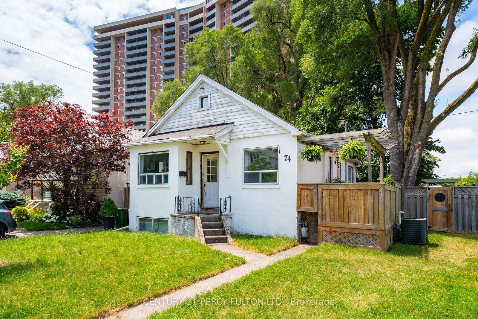 Property Photo: 74 St. Dunstan Drive ON M1L 2V5