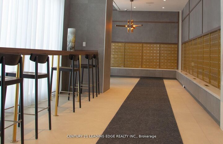 Property Photo:  7890 Jane Street Ph10  ON L4K 0K9 