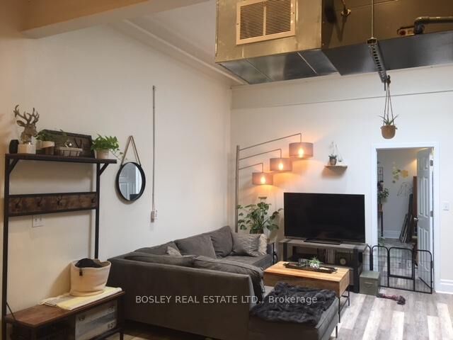 Property Photo:  137 Roncesvalles Avenue 203  ON M6R 2L2 