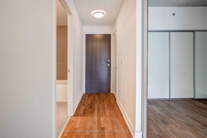 Property Photo:  20 Minowan Miikan Lane 631  ON M6J 0E5 