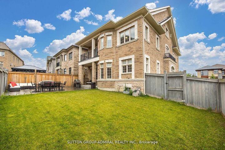 Property Photo:  36 Hurst Avenue  ON L5A 4Y5 