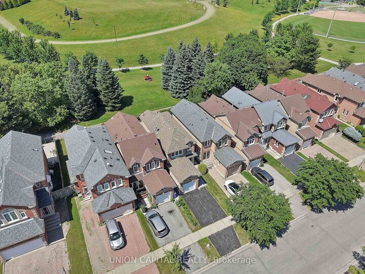 Property Photo: 147 Milliken Meadows Drive ON L3R 0V7