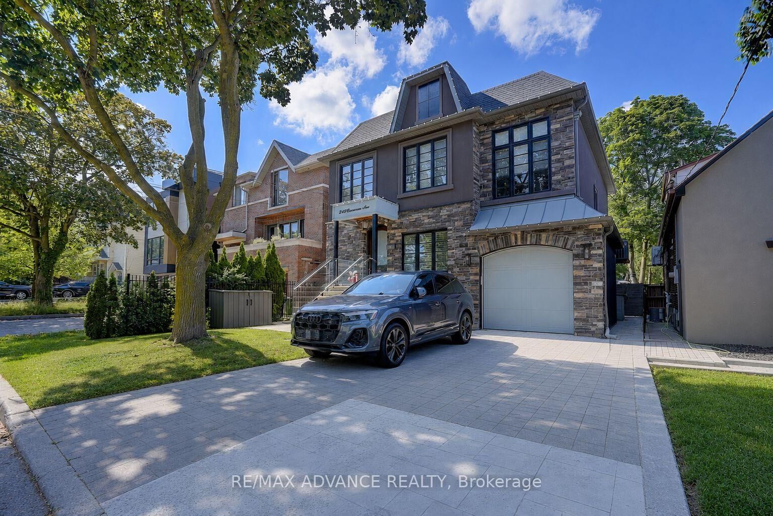 Property Photo: 218 Cameron Avenue ON M2N 1E7