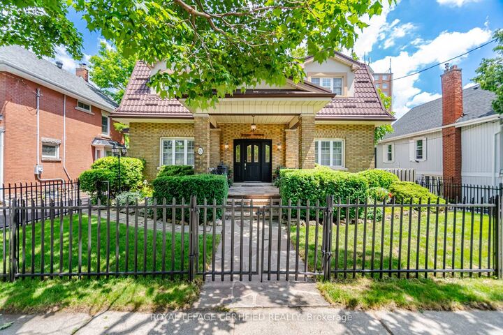 8 Elizabeth Street S — photo 1
