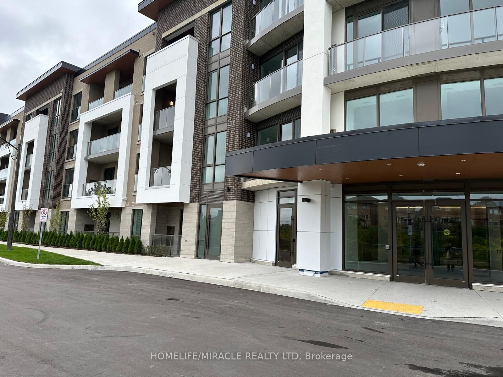 Property Photo:  385 Arctic  Red Drive 113  ON L1L 0W9 