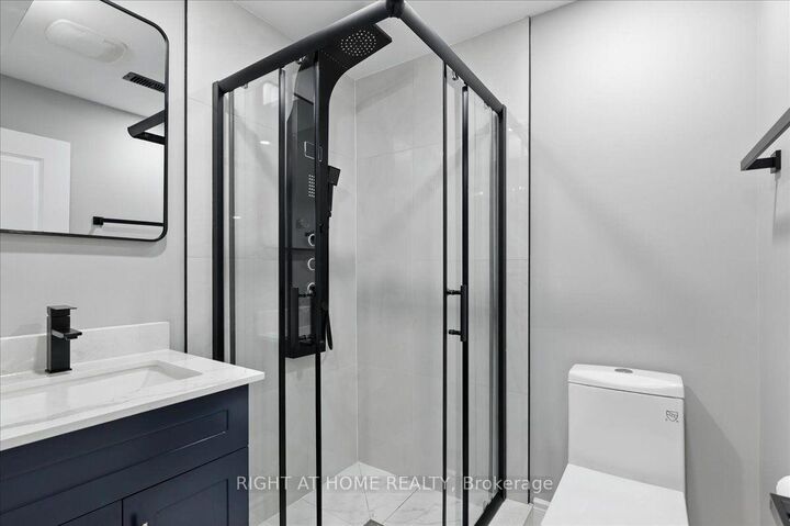 Property Photo:  1 Lorilee Crescent  ON N2N 2J4 