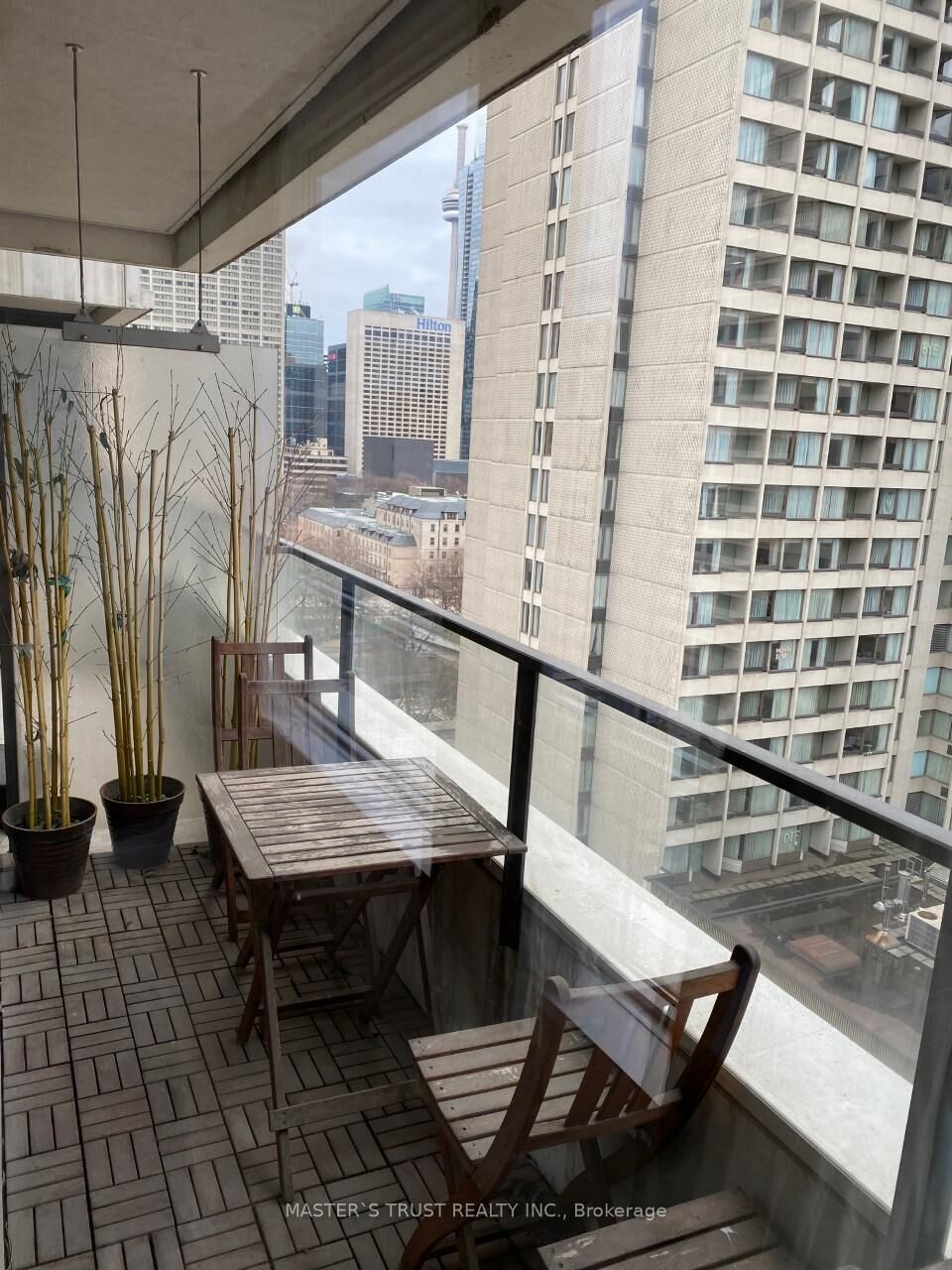 Property Photo:  111 Elizabeth Street 1716  ON M5G 1P7 