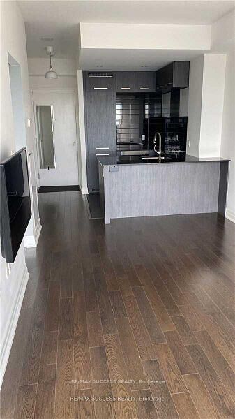 Photo de la propriété: 8 The Esplanade Street 3109 ON M5E 0A6